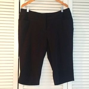 Black capri slacks